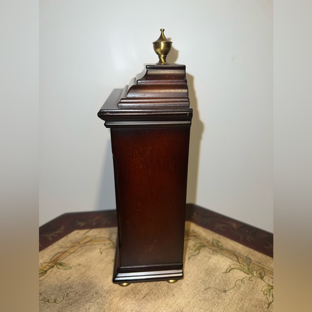 The Bombay Company clock 2001 - Picture 4 of 11
